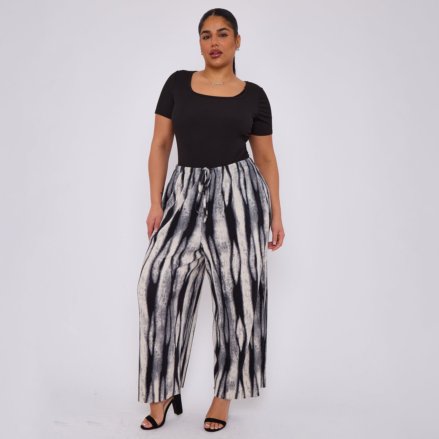 Monochrome Ripple Wide-Leg Drawstring Pants With Pockets