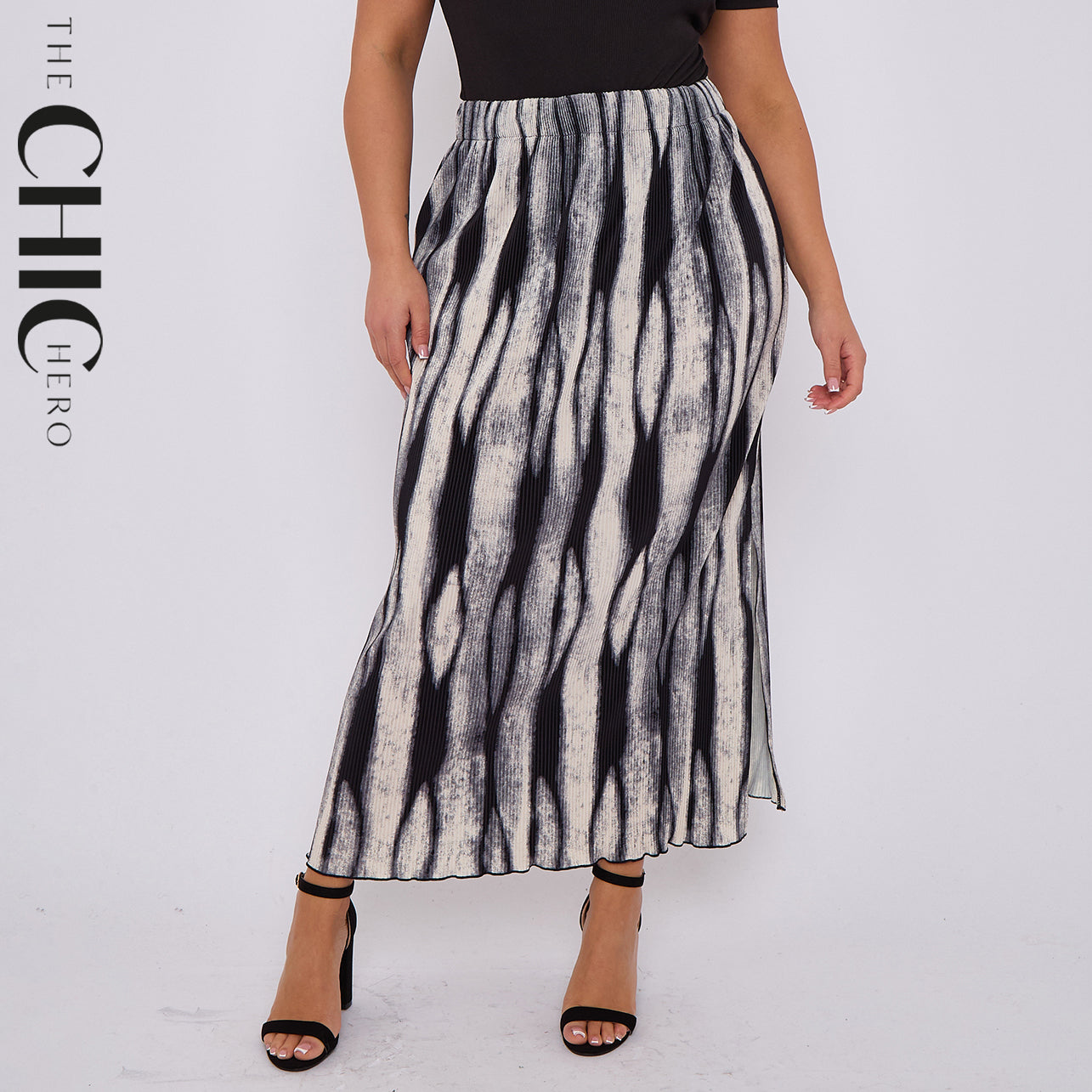 Bold Black & White Waves Monochrome Ripple Pleated Skirt