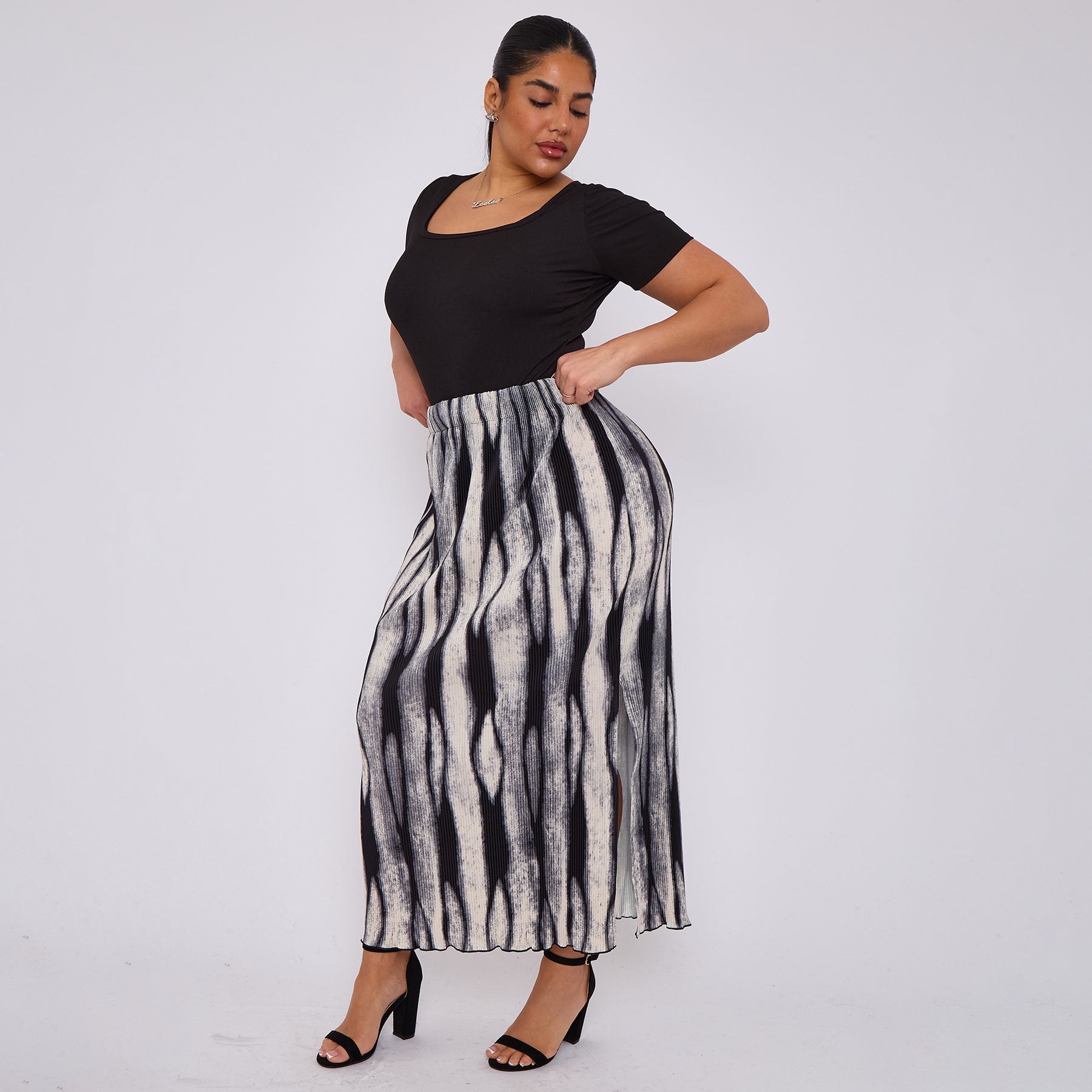 Bold Black & White Waves Monochrome Ripple Pleated Skirt