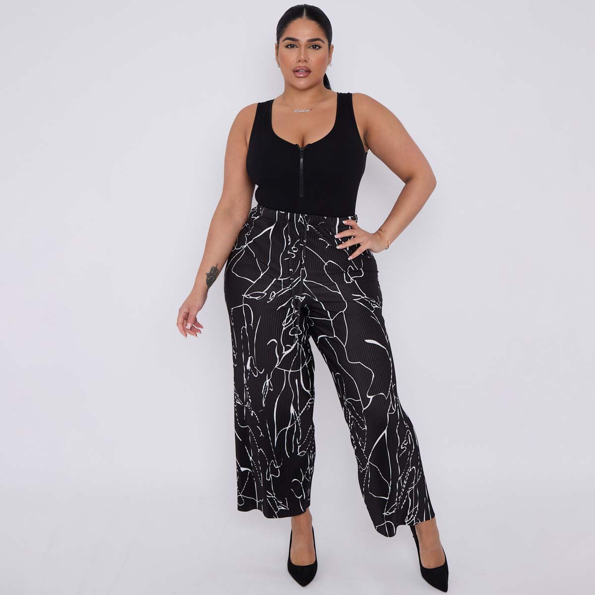 Black Line Art Abstract Print Wide-Leg Drawstring Palazzo Pleated Pants PLUS
