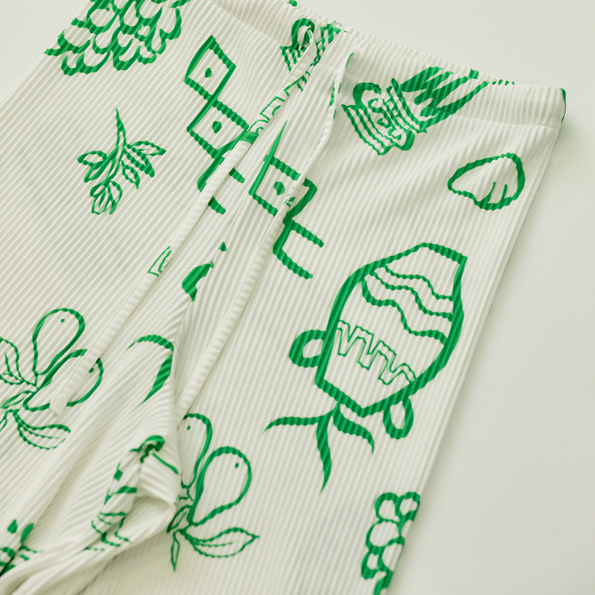 Green Whimsical Illustrated Print Pattern V-Neck Vest Top & Pleated Pants