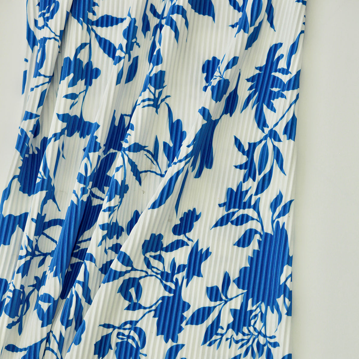 Chic Blue Botanical Prints V-Neck Vest Top & Pleated Pants