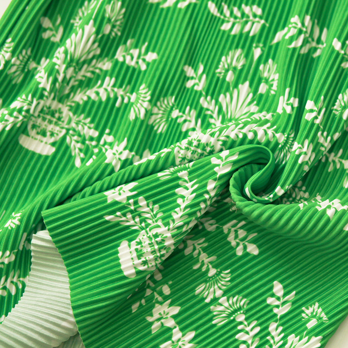 Green Elegant Floral Pot Patterns V-Neck Vest Top & Pleated Pants